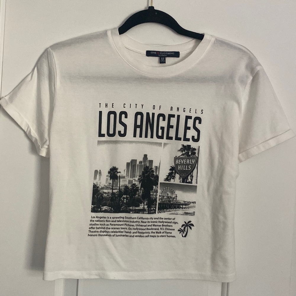 New without tags One❤️Clothing Los Angeles women’s short sleeve top Sz XS